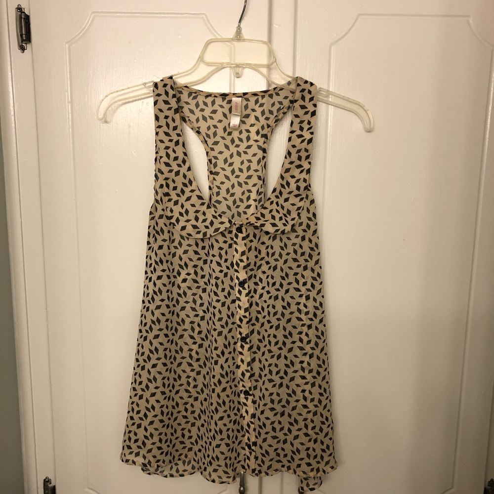 Airy Collared Sleeveless Blouse